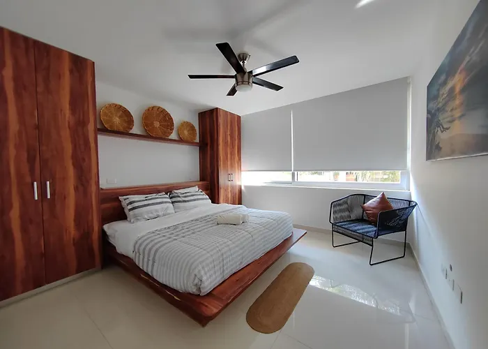 Centrally Located Steps Away From 5th Avenue And The Beach! By.yeah *